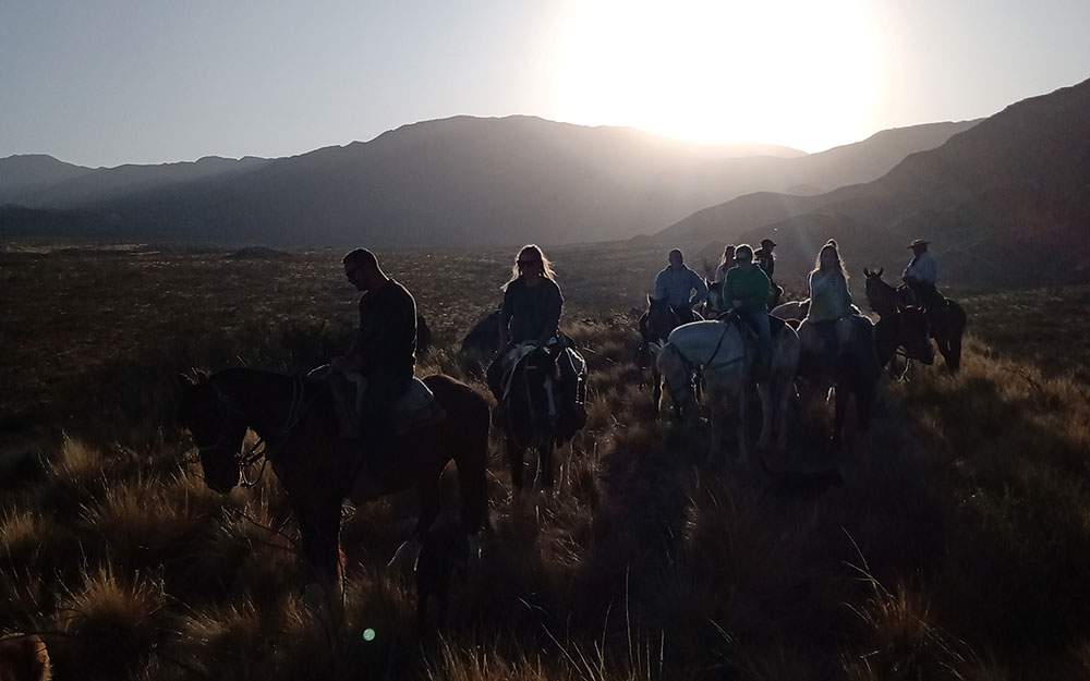 gaucho-estate-cabalgata-atardecer
